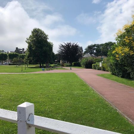 Vila Casa Parcului Villers-sur-Mer Exteriér fotografie